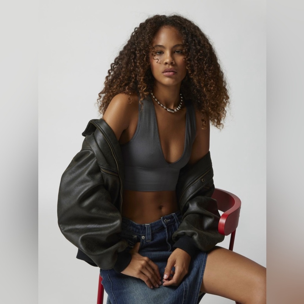 Urban Outfitters Out From Under Hailey Seamless Plunge Bra Top